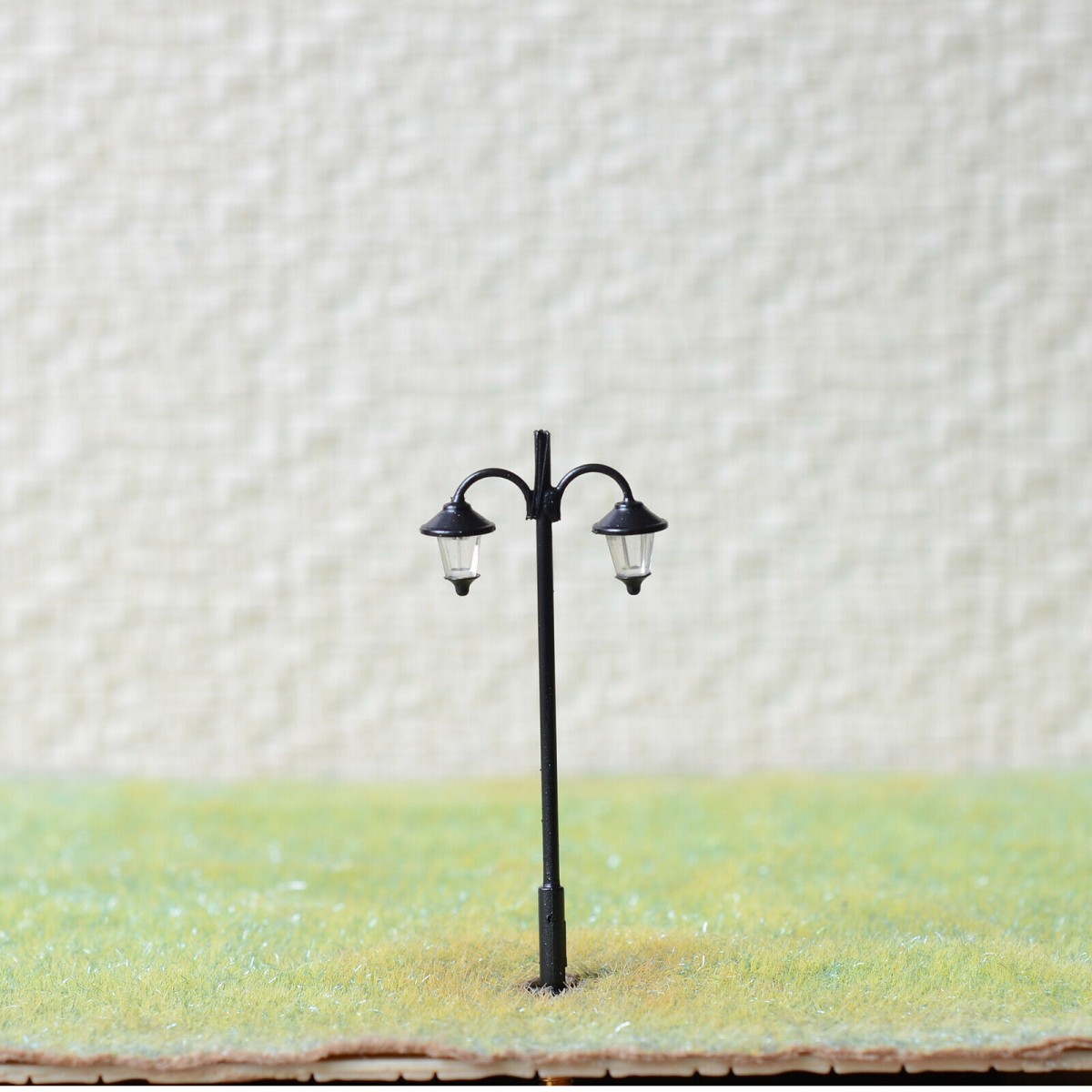 2 x OO / HO scale LED antique street light model railroad path lamp post #S1713